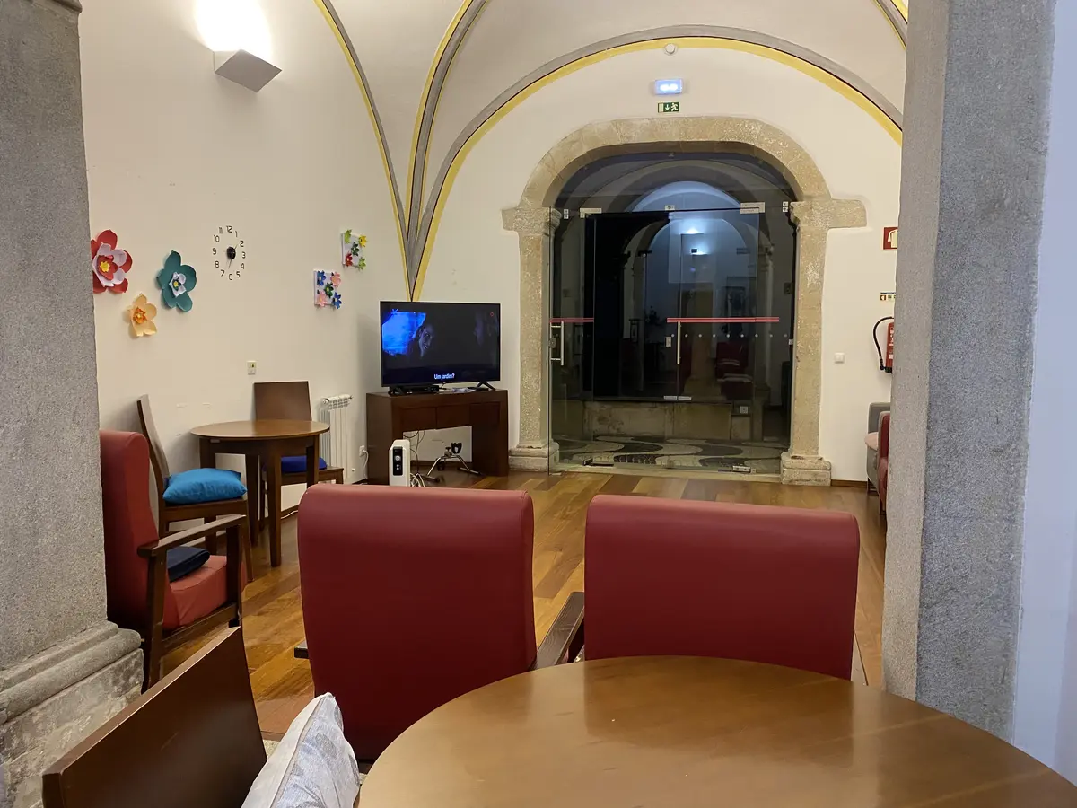 fundacao-nossa-senhora-da-esperanca-sala-convivencia-5